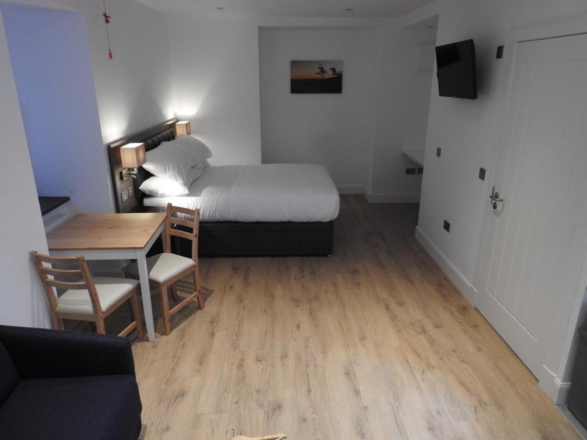 House Of Juniper - Luxury Accessible Apartment ブロードフォード エクステリア 写真